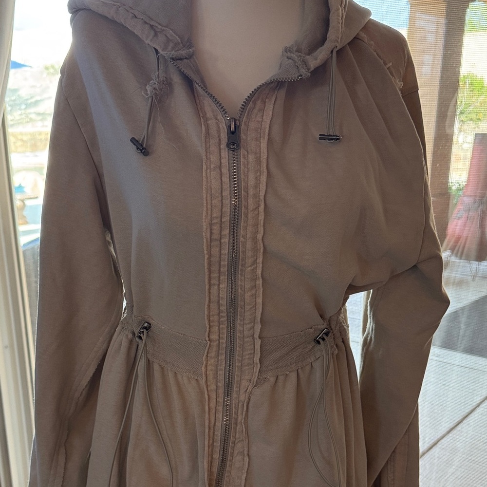 Oli & Hali Tan Hooded Midi Dress - Picture 3 of 13